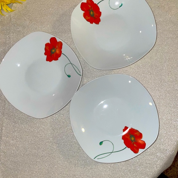 Gallery Other - Gallery dishes - set of 3 shallow bowls pretty floral design